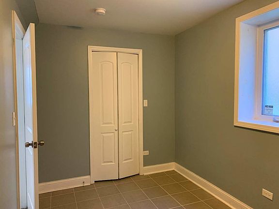 5th image of 2325 S Lombard Ave