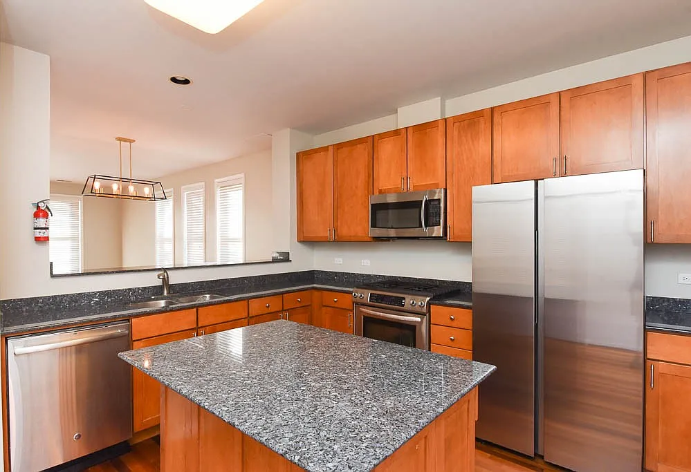 2 bed, 2.5 bath, 2200 sqft, $4,500 — Photo 2
