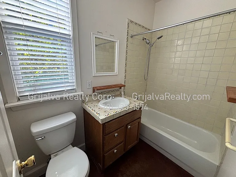 1070 Miles Maintenance — Photo 6