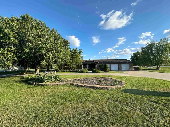 397 Grove Ter, Great Bend, KS 67530