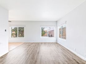 731-745 Orange Avenue, 25