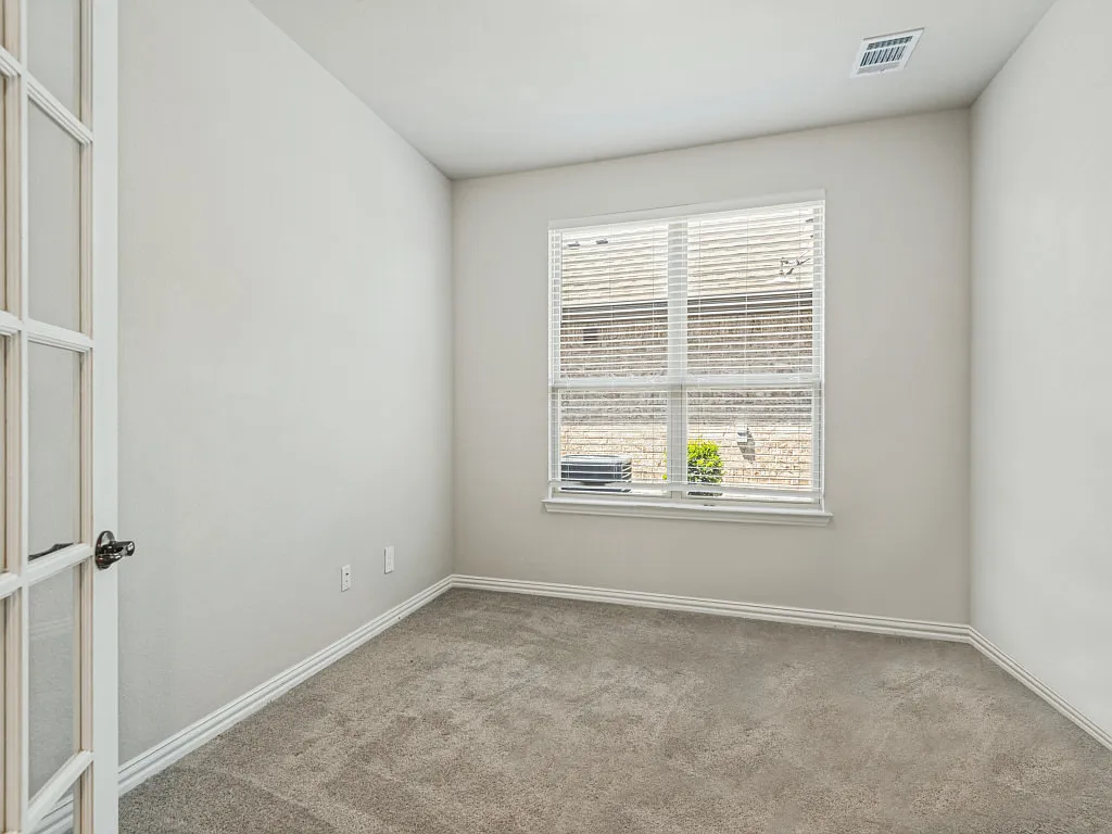4 bed, 2476 sqft, $3,000 — Photo 2