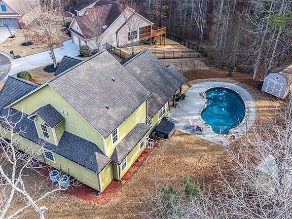 2nd image of 824 Vicki Cir