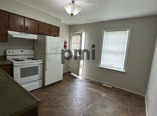 1624 University Dr, Charleston, IL 61920