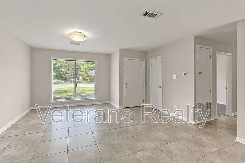 3 bed, 2.0 bath, 1140 sqft, $1,600 — Photo 4