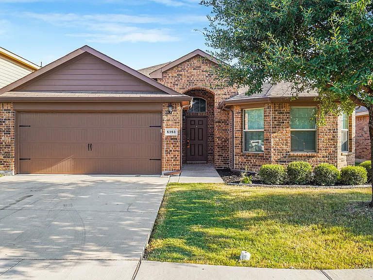 6353 Seagull Ln — Photo 2