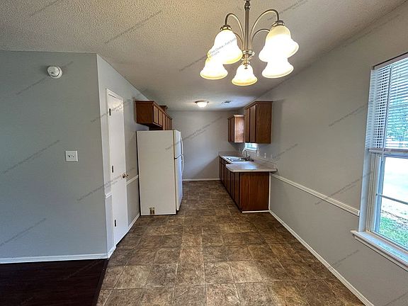 5th image of 1911 Whippoorwill Dr