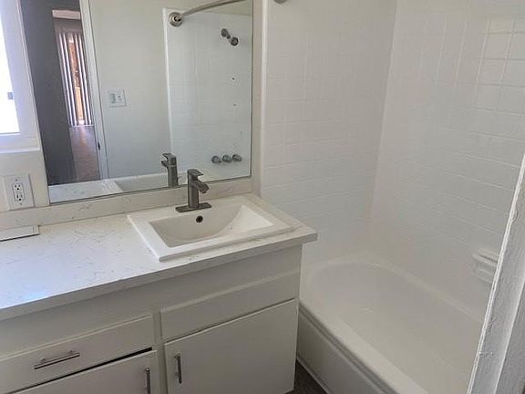 5th image of 445 S Hudson Ave APT 4