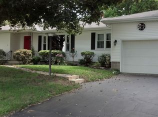 571 Lakeview Dr, Cortland, OH