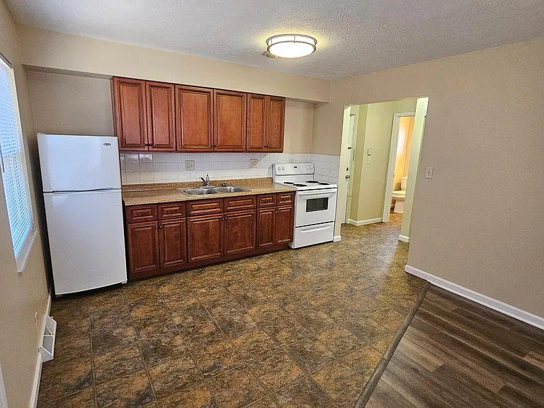 1086 Tonawanda Ave #1086 — Photo 1