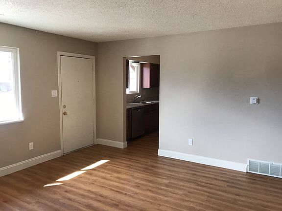 3rd image of 1021 Delaware Dr APT 1