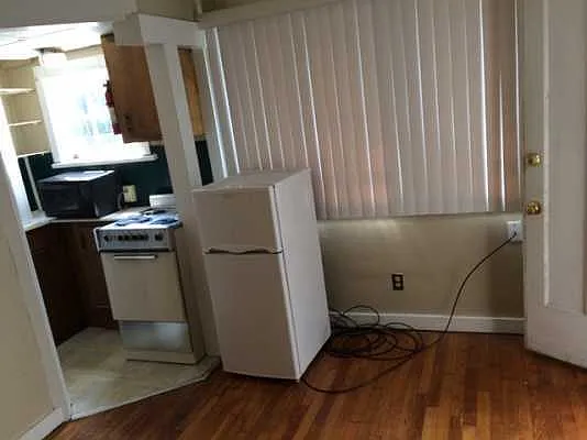 Studio, 1.0 bath, $725 — Photo 2