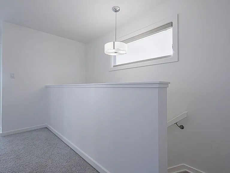 1704 Keene Cres SW — Photo 19