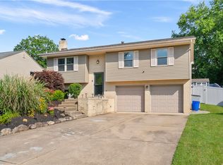 1908 Sheplar Dr, South Park, PA 15129