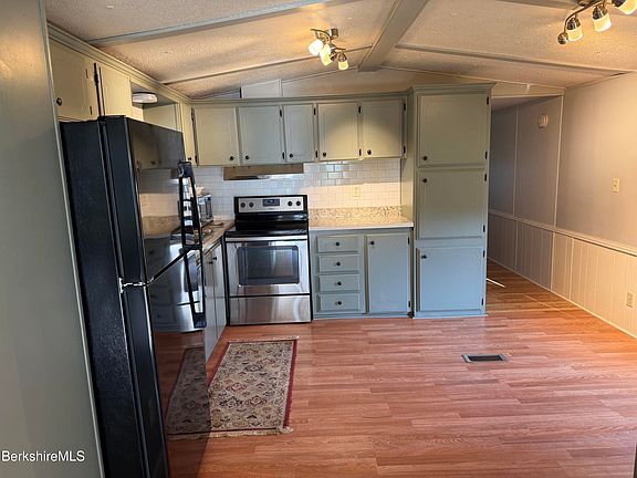 3rd image of 2 Duane Ave