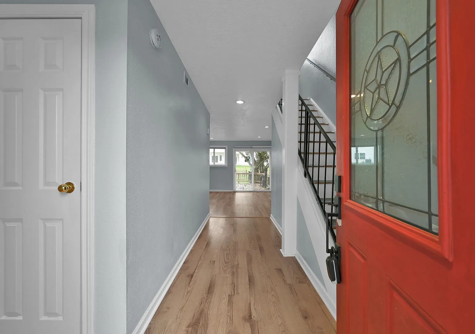 Inviting Townhouse in Walden — Photo 1