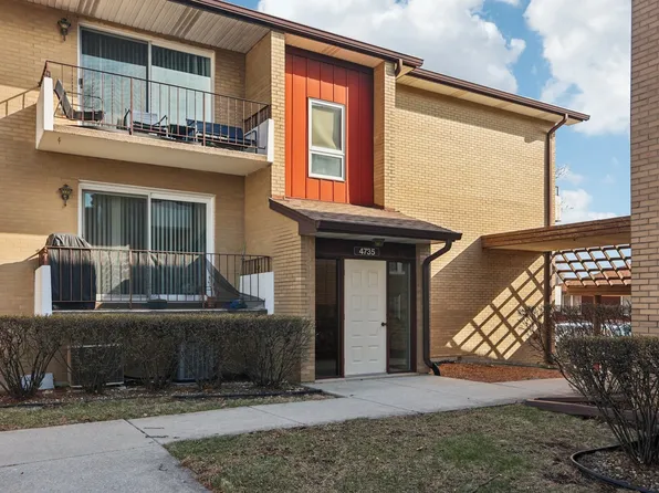 4735 W 105th St APT 204, Oak Lawn, IL 60453