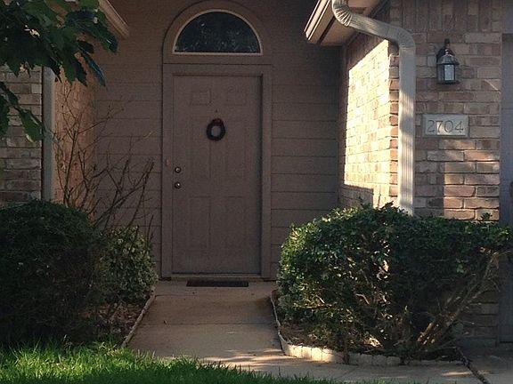 2nd image of 2704 Crestwood Ct