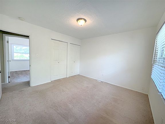 4th image of 370 Rosemont Ave