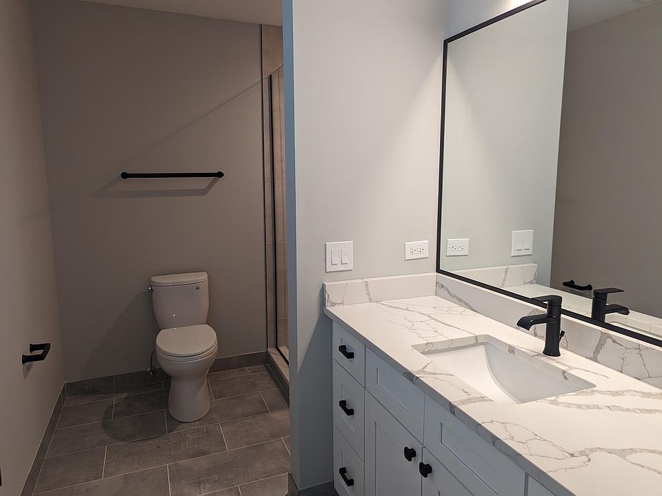 1st image of 2032 W Montrose Ave #2023