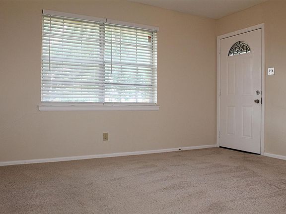 4th image of 1310 Hampshire Ln