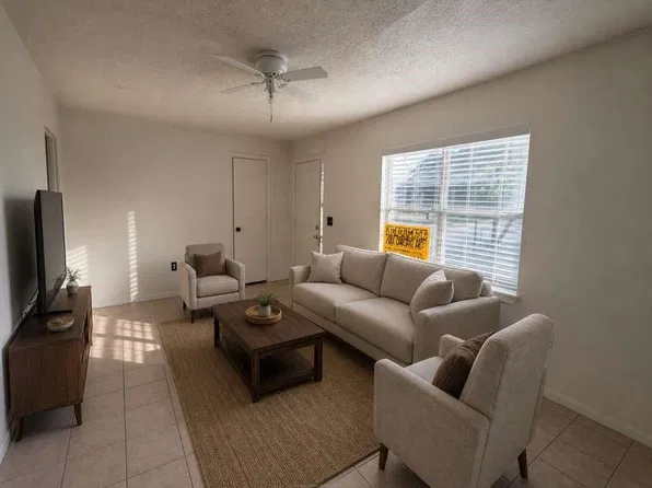 2706 Francis St #4, Houston, TX 77004
