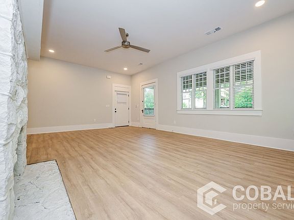 4th image of 616 Linwood Ave NE #A