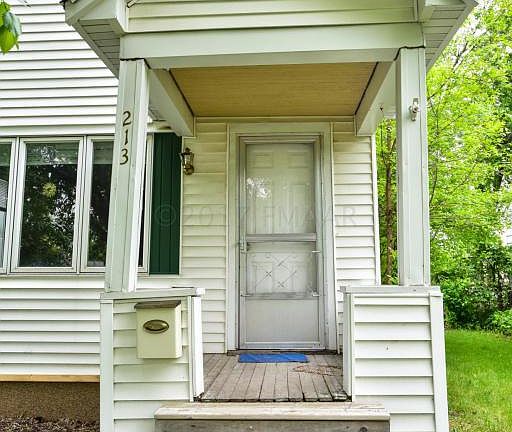 4th image of 213 3rd Ave E
