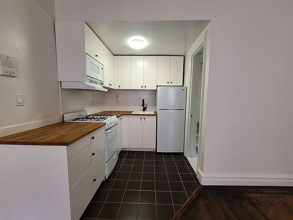 4th image of 46 Jane St APT 4