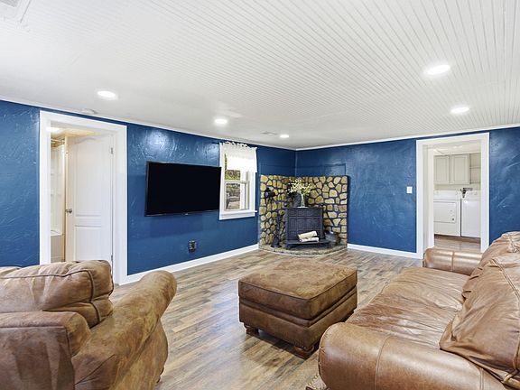 4th image of 495 Evergreen Avenue