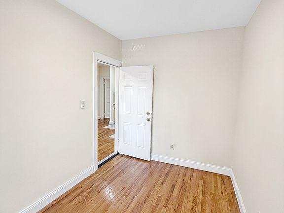 3rd image of 559 W 186th St APT 1F