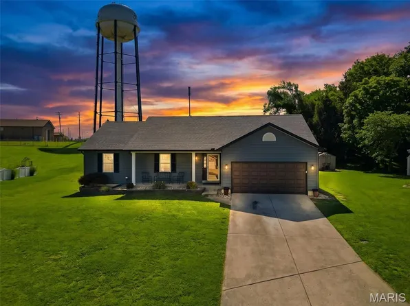 35 Winding Oaks Circle Dr, Ofallon, MO 63366