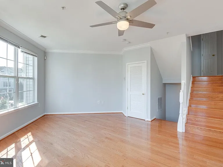 21800 Dragons Green Sq — Photo 8