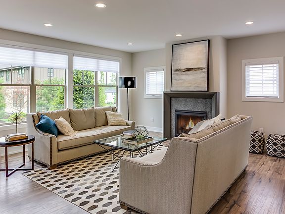 5th image of Knapp Street At Maguire Ave NE #U8q46u