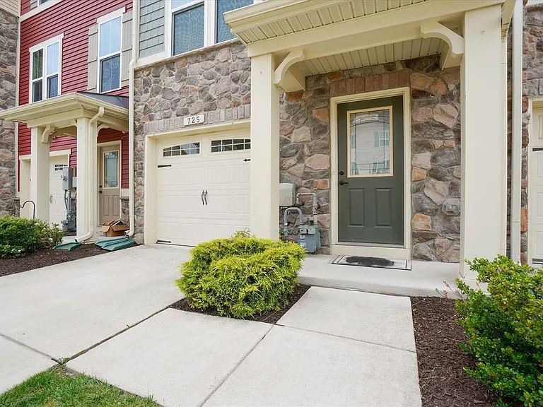 725 Apple Orchard Dr — Photo 2