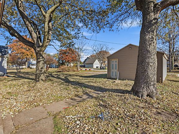 5th image of 819 5th St