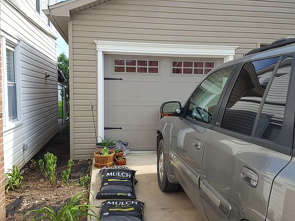 Front garage and driveway 