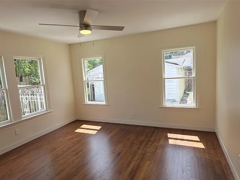 2827 Robertson St — Photo 3