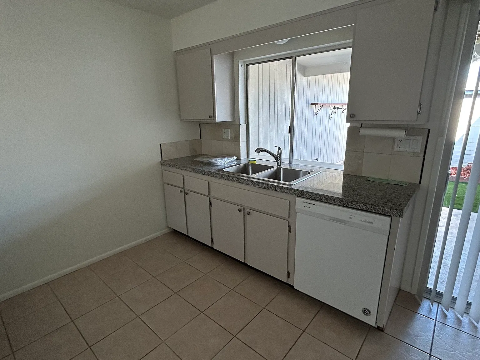 1 bed, 879 sqft, $1,395 — Photo 4