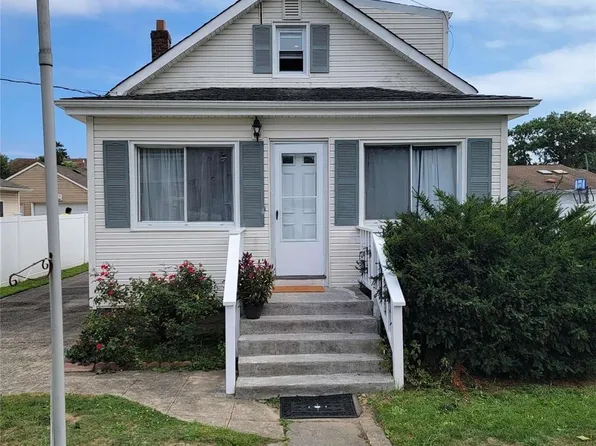 137 Texas Street, Lindenhurst, NY 11757
