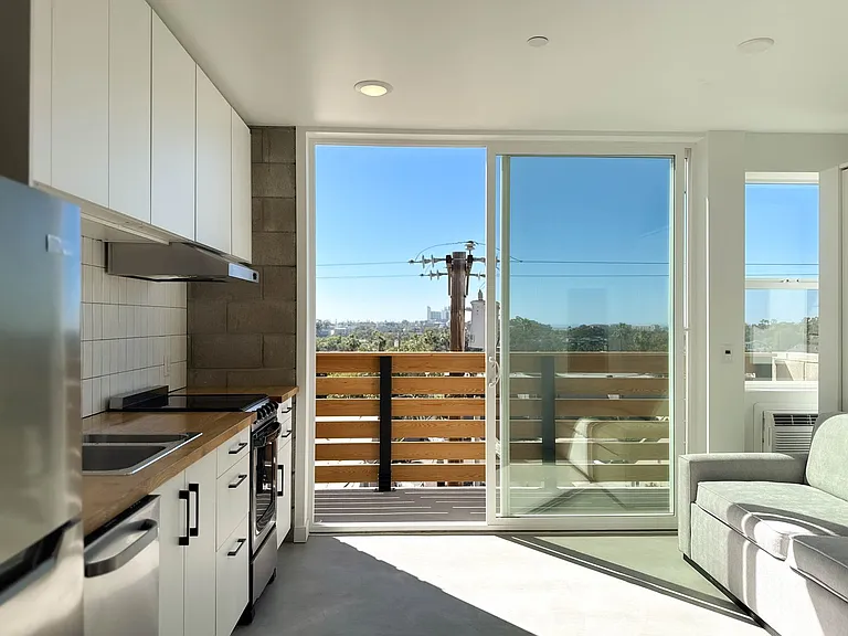 1520 Tyler House — Photo 36