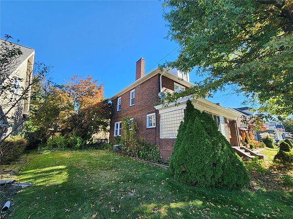 4th image of 1103 Summit St
