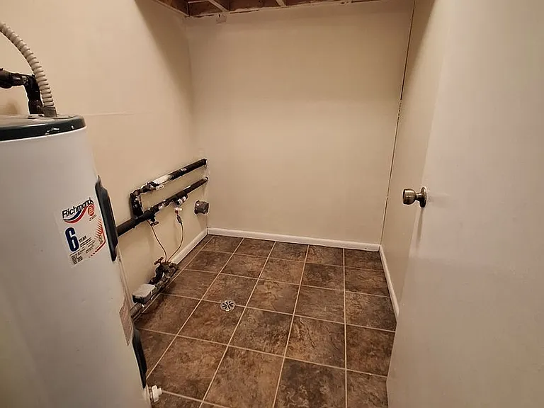 1263 Manitowoc Rd — Photo 13