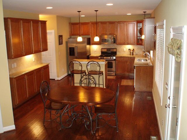 Kitchen/Cabinets