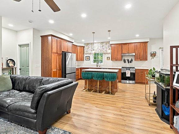 5th image of 32 Hilliard Road