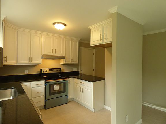 5th image of 9353 Holiday Dr