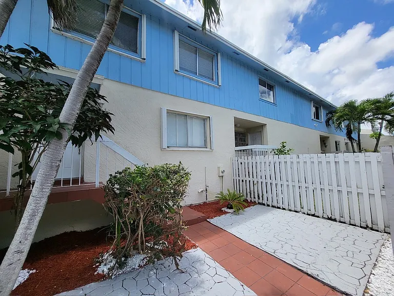 22220 SW 103rd Ave #22220 — Photo 4