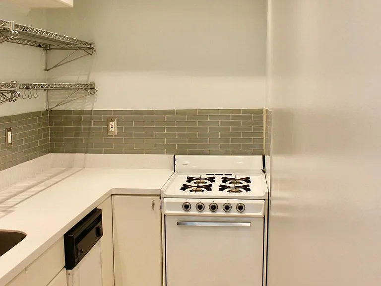 46 G St SW #B — Photo 5