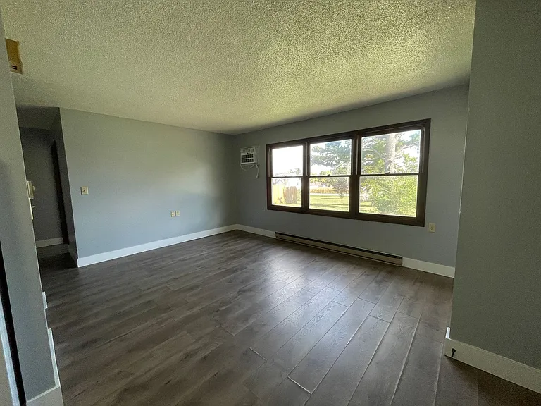 505 Barclay St — Photo 5