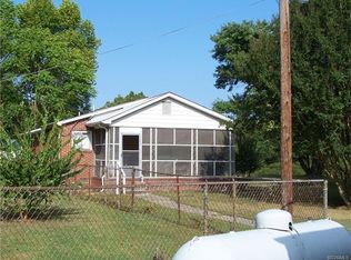 19616 Woodpecker Rd, South Chesterfield, VA 23803